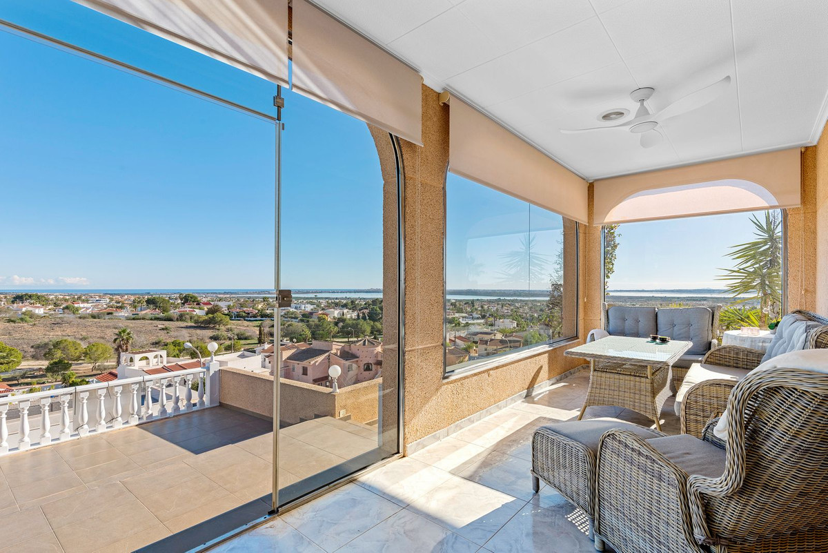 Se vende Villa - Chalet de 5 dormitorios en Costa Blanca, Alicante, España