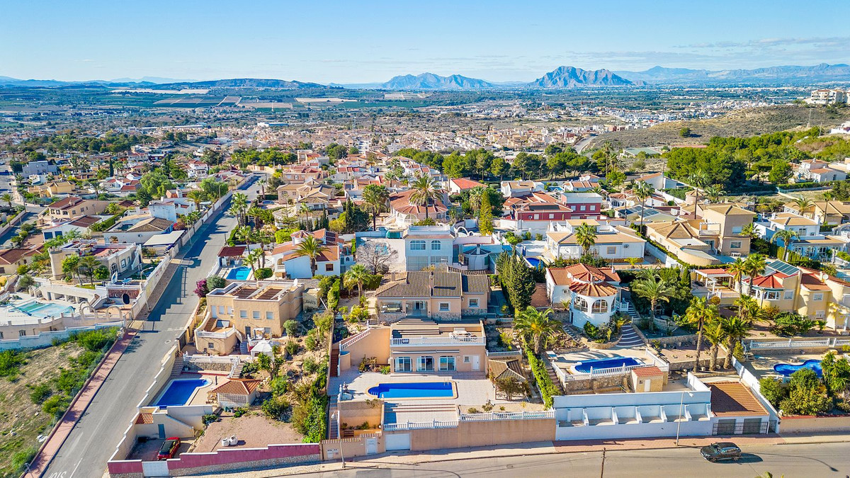 Se vende Villa - Chalet de 5 dormitorios en Costa Blanca, Alicante, España