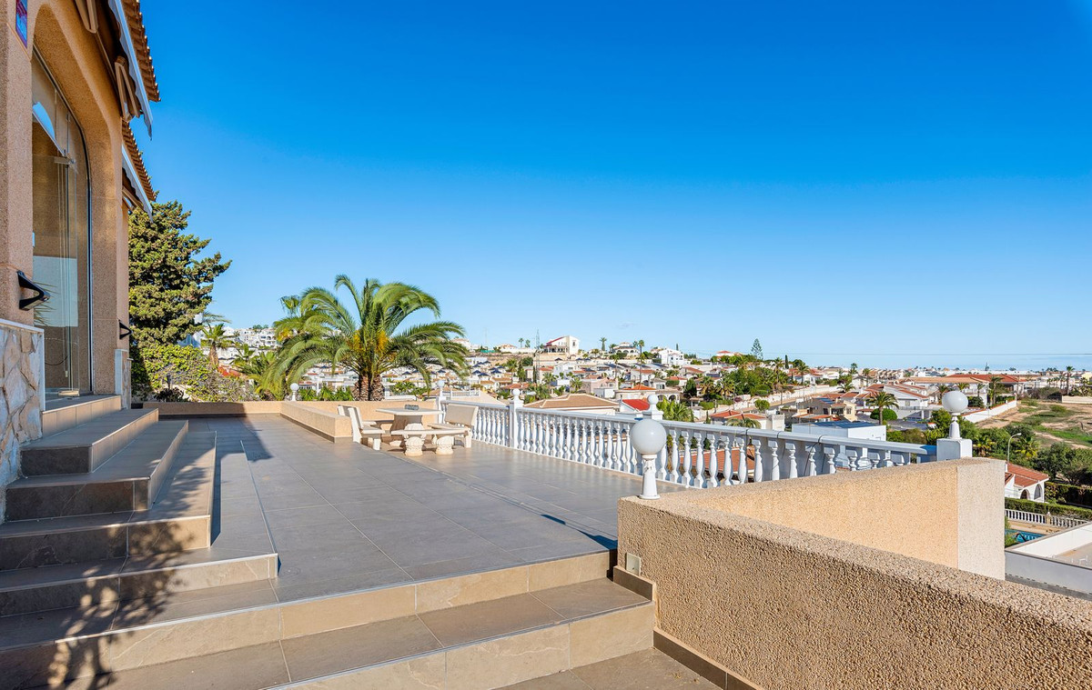Se vende Villa - Chalet de 5 dormitorios en Costa Blanca, Alicante, España