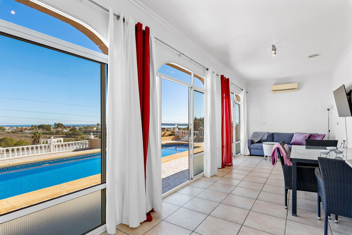 Se vende Villa - Chalet de 5 dormitorios en Costa Blanca, Alicante, España