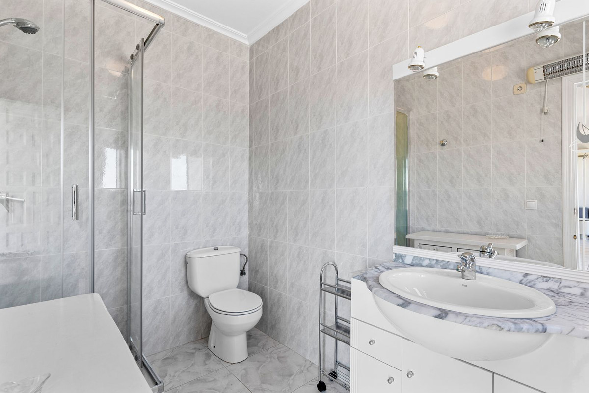 Se vende Villa - Chalet de 5 dormitorios en Costa Blanca, Alicante, España