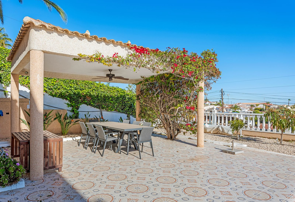 Se vende Villa - Chalet de 5 dormitorios en Costa Blanca, Alicante, España