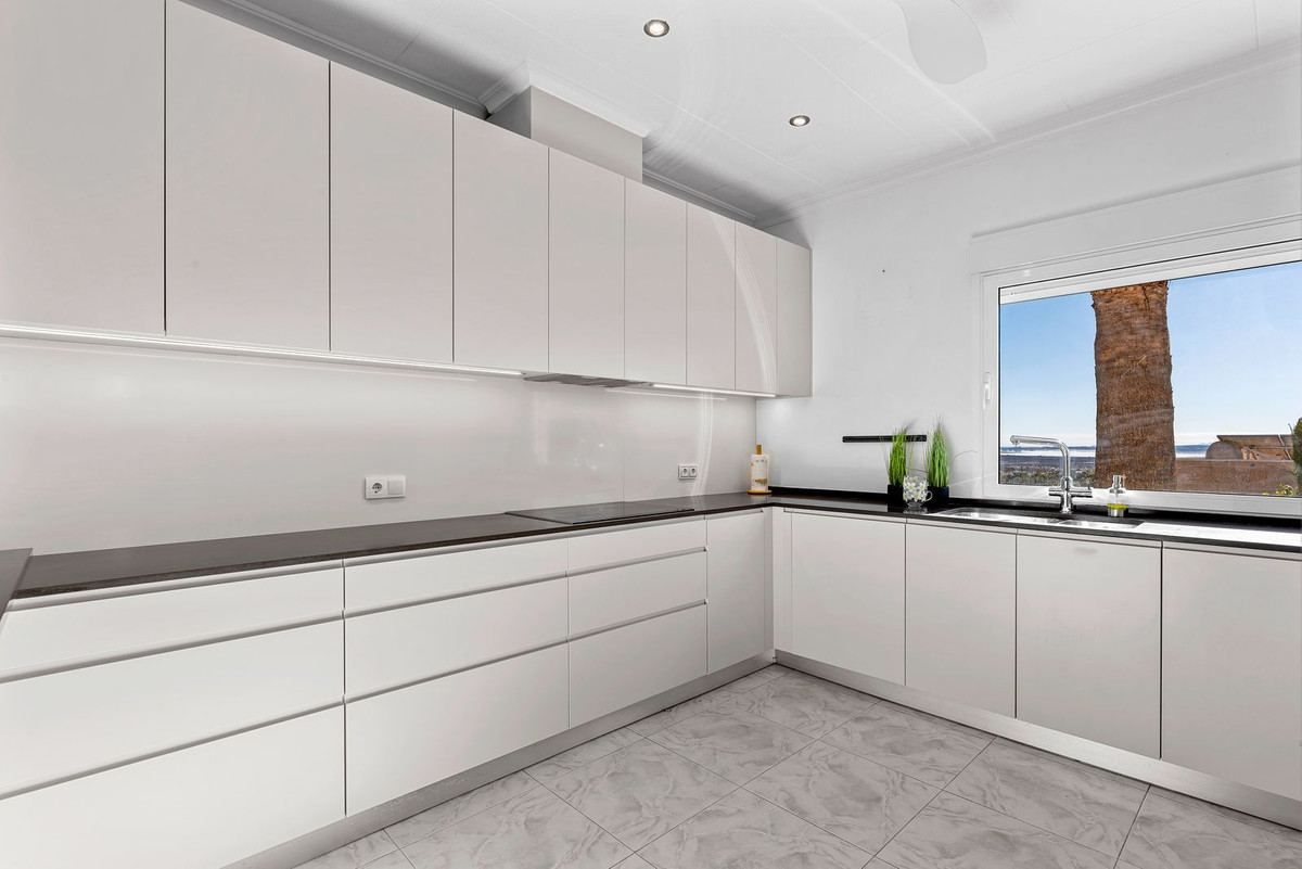 Se vende Villa - Chalet de 5 dormitorios en Costa Blanca, Alicante, España