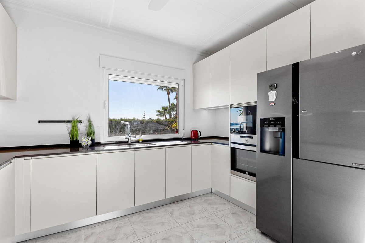 Se vende Villa - Chalet de 5 dormitorios en Costa Blanca, Alicante, España