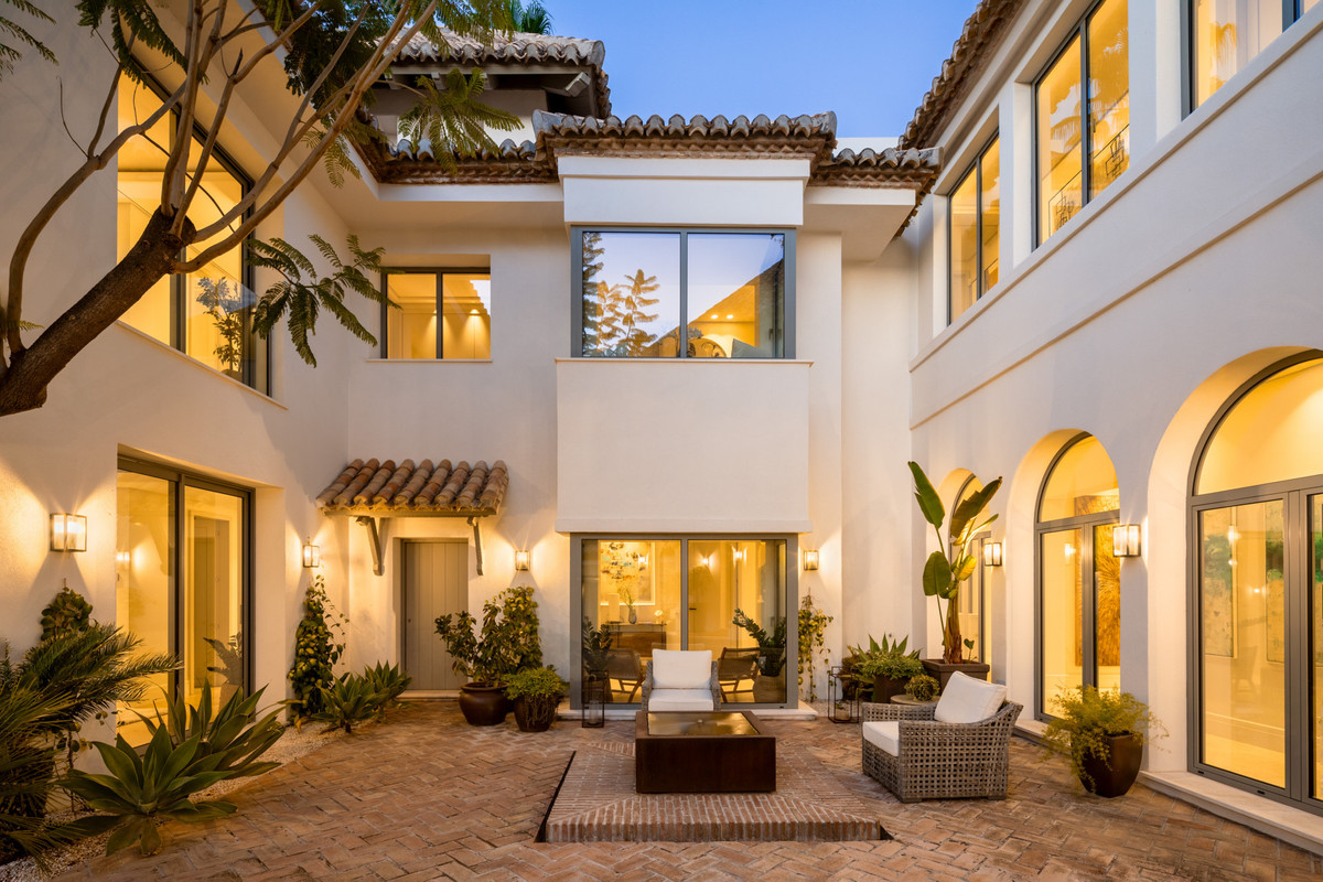 Se vende Villa - Chalet de 7 dormitorios en Costa Del Sol, Málaga, España