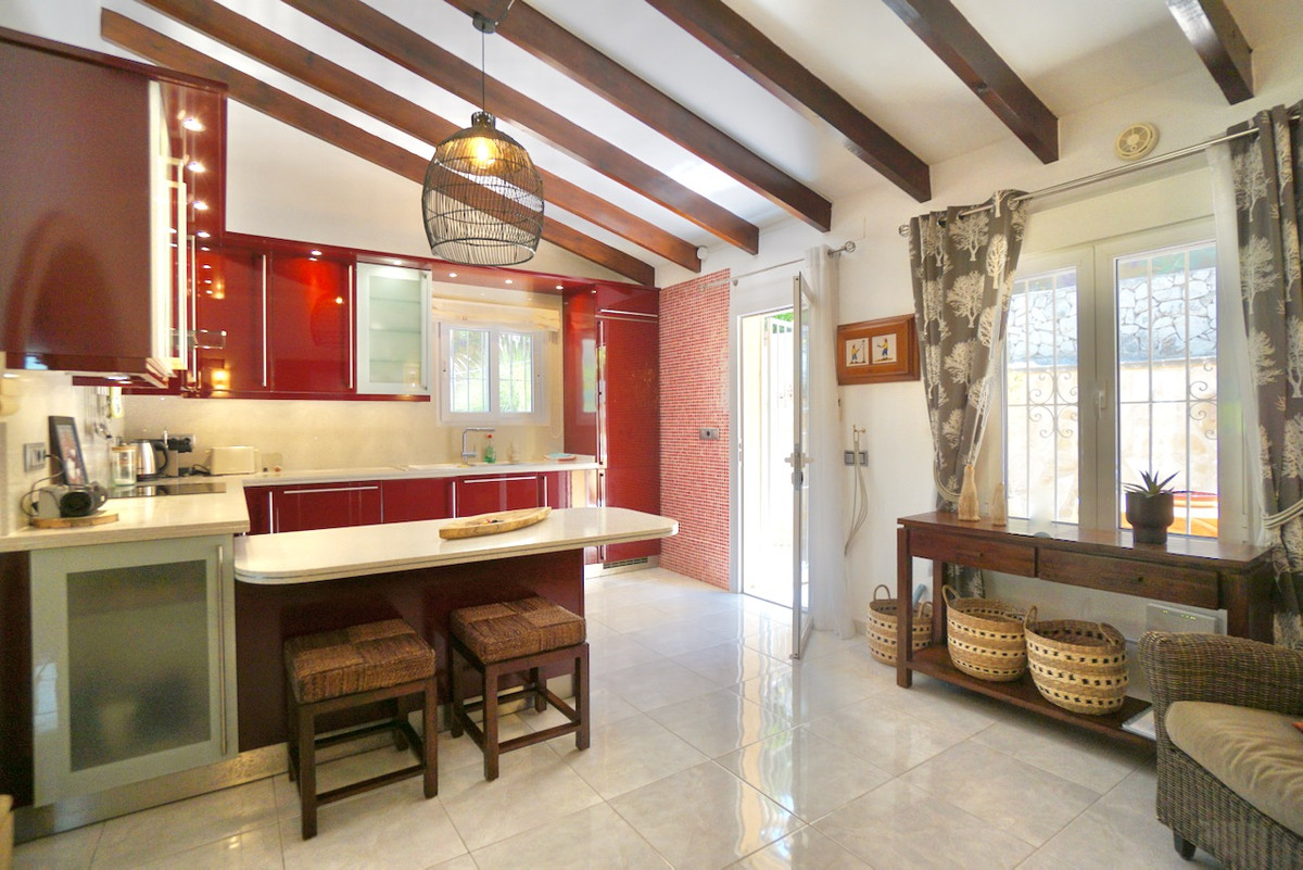 Se vende Villa - Chalet de 4 dormitorios en Costa Blanca, Alicante, España