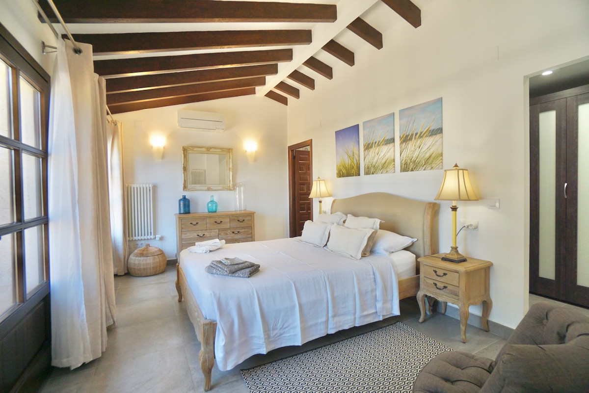 Se vende Villa - Chalet de 4 dormitorios en Costa Blanca, Alicante, España