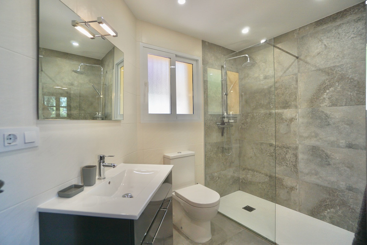 Se vende Villa - Chalet de 4 dormitorios en Costa Blanca, Alicante, España