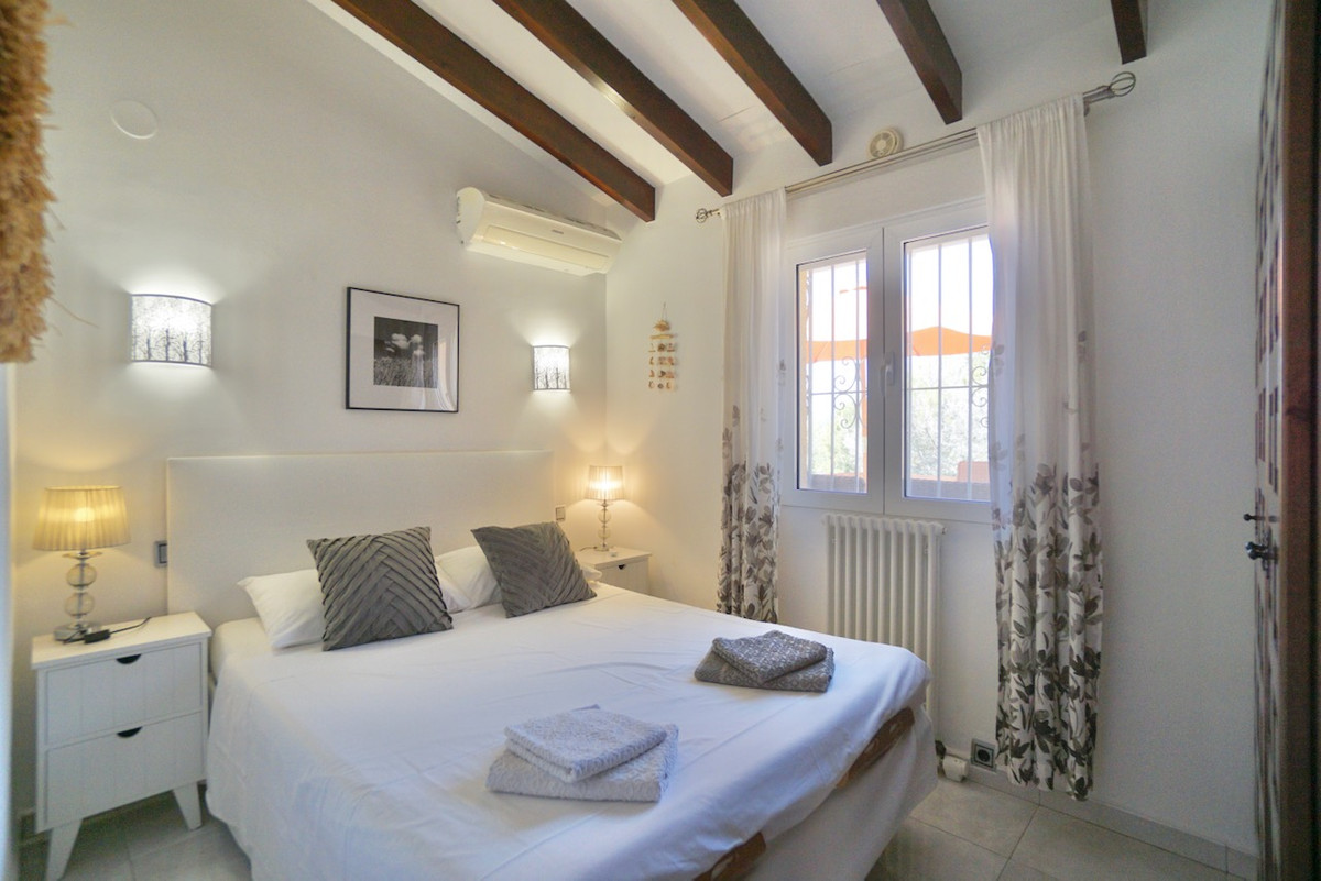 Se vende Villa - Chalet de 4 dormitorios en Costa Blanca, Alicante, España