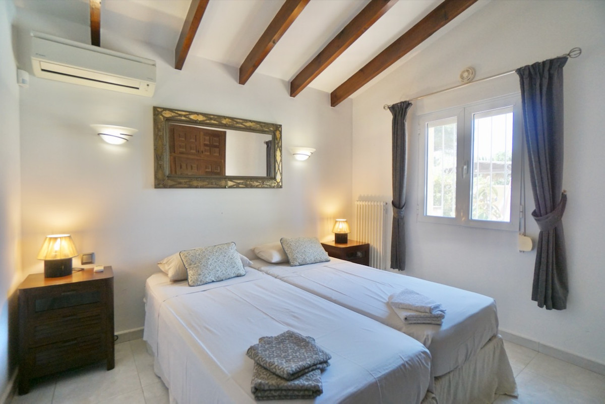 Se vende Villa - Chalet de 4 dormitorios en Costa Blanca, Alicante, España