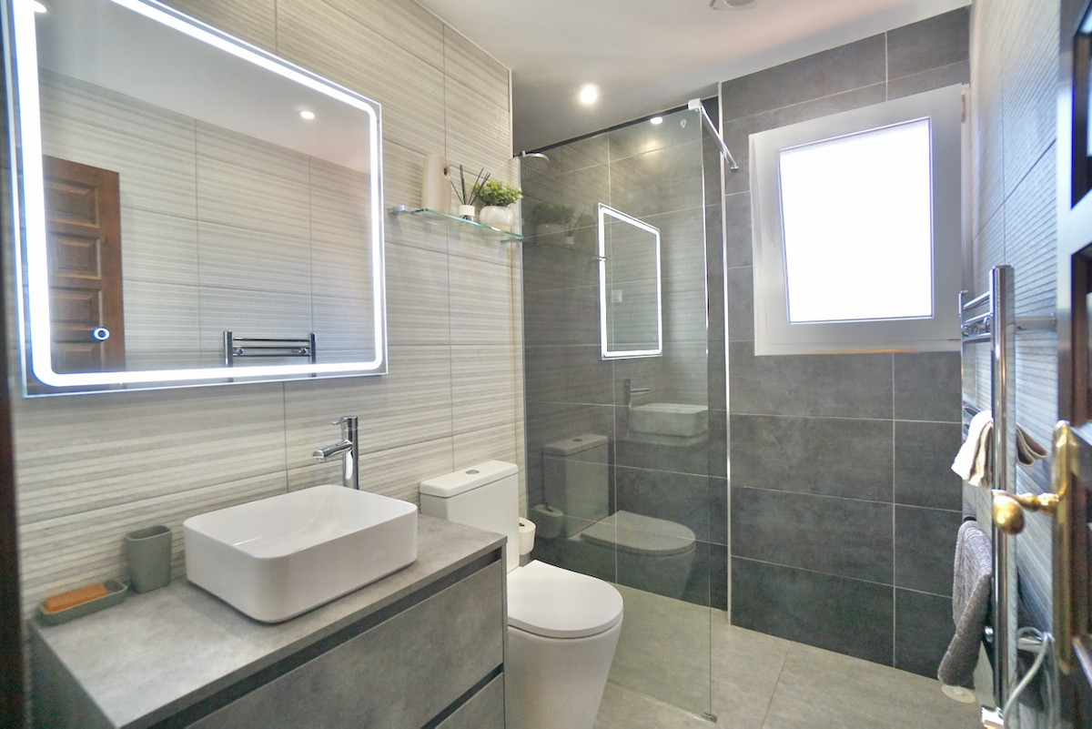 Se vende Villa - Chalet de 4 dormitorios en Costa Blanca, Alicante, España