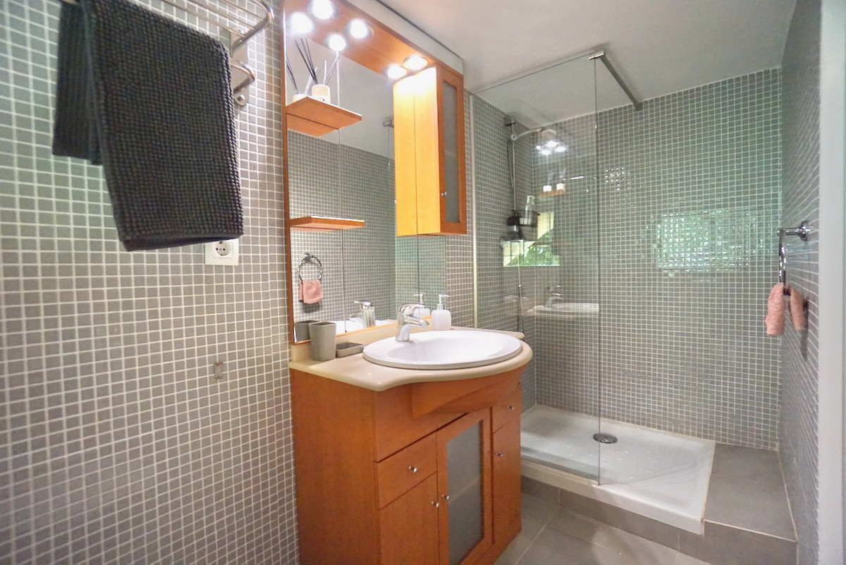 Se vende Villa - Chalet de 4 dormitorios en Costa Blanca, Alicante, España