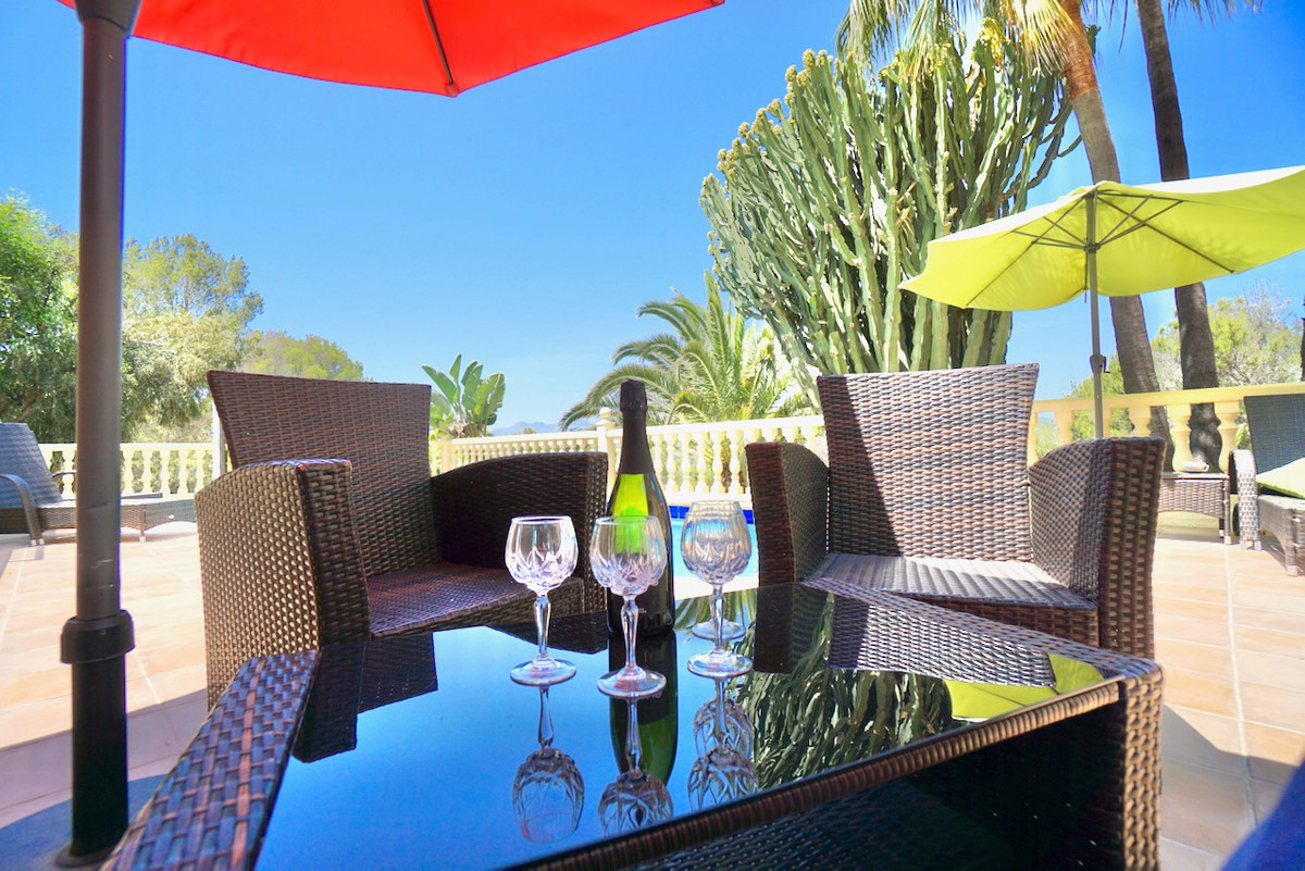 Se vende Villa - Chalet de 4 dormitorios en Costa Blanca, Alicante, España