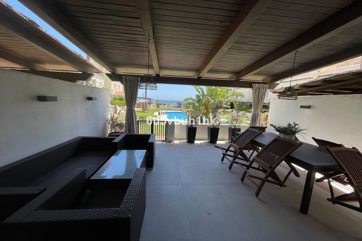 3 Bed Townhouse for sale in Casares Costa Del Sol, Málaga, Spain