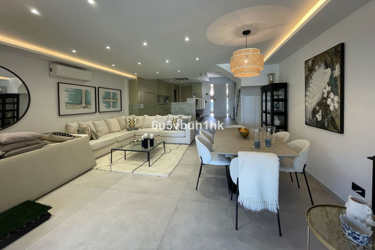 3 Bed Townhouse for sale in Casares Costa Del Sol, Málaga, Spain