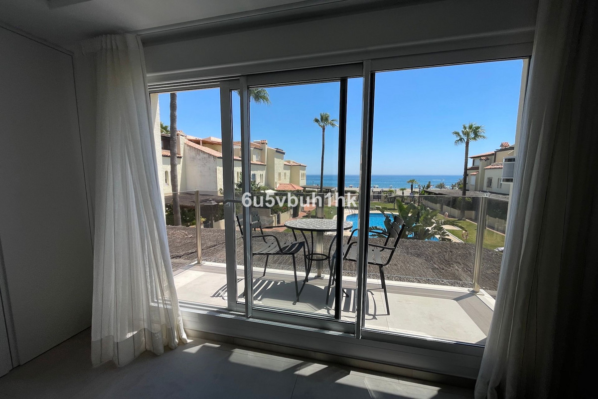 3 Bed Townhouse for sale in Casares Costa Del Sol, Málaga, Spain