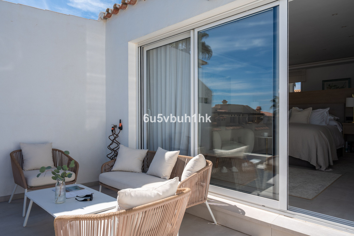 3 Bed Townhouse for sale in Casares Costa Del Sol, Málaga, Spain