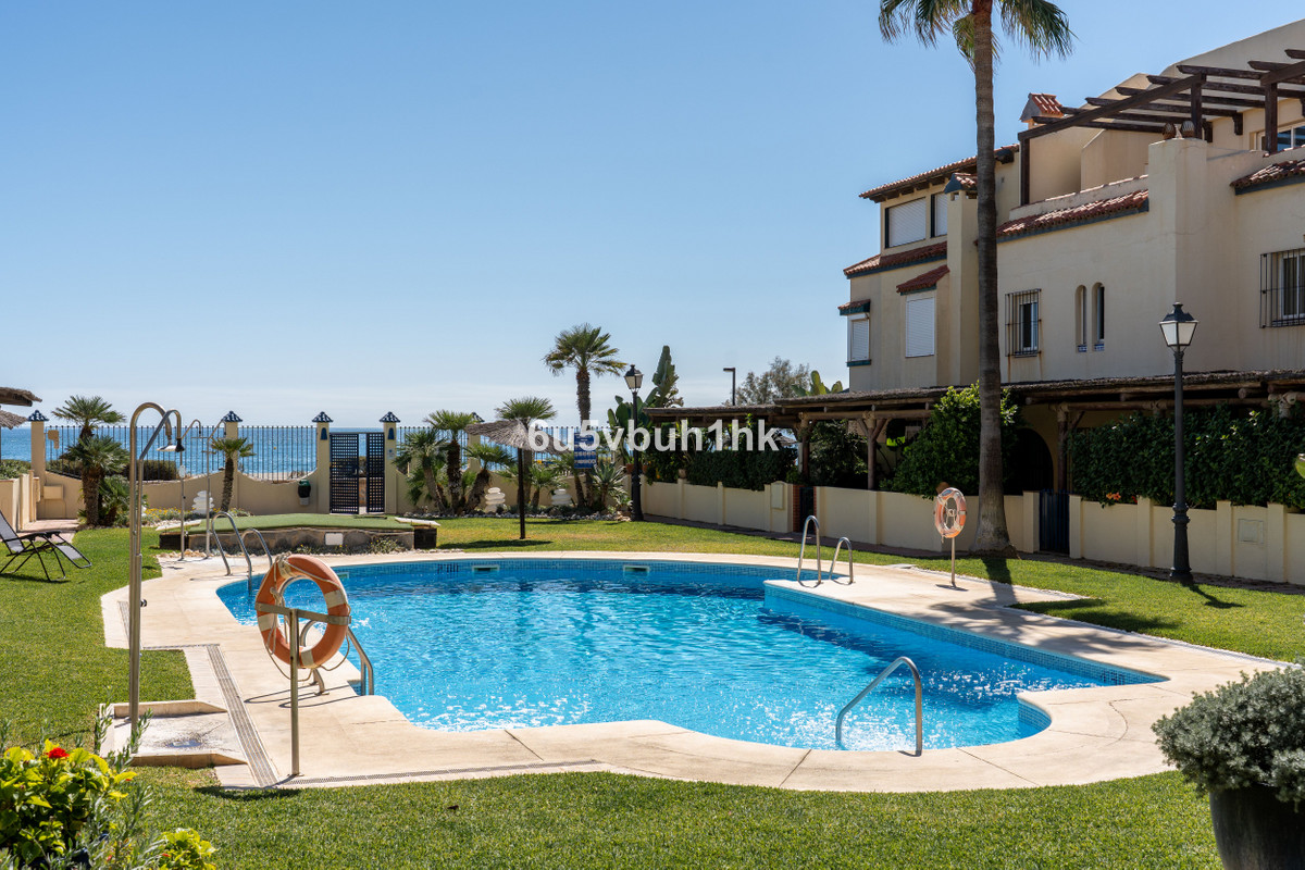 3 Bed Townhouse for sale in Casares Costa Del Sol, Málaga, Spain