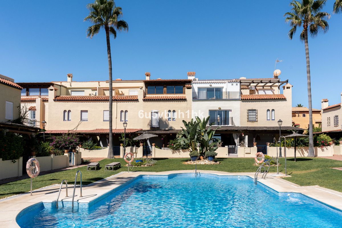 3 Bed Townhouse for sale in Casares Costa Del Sol, Málaga, Spain