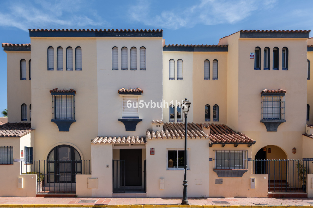 3 Bed Townhouse for sale in Casares Costa Del Sol, Málaga, Spain