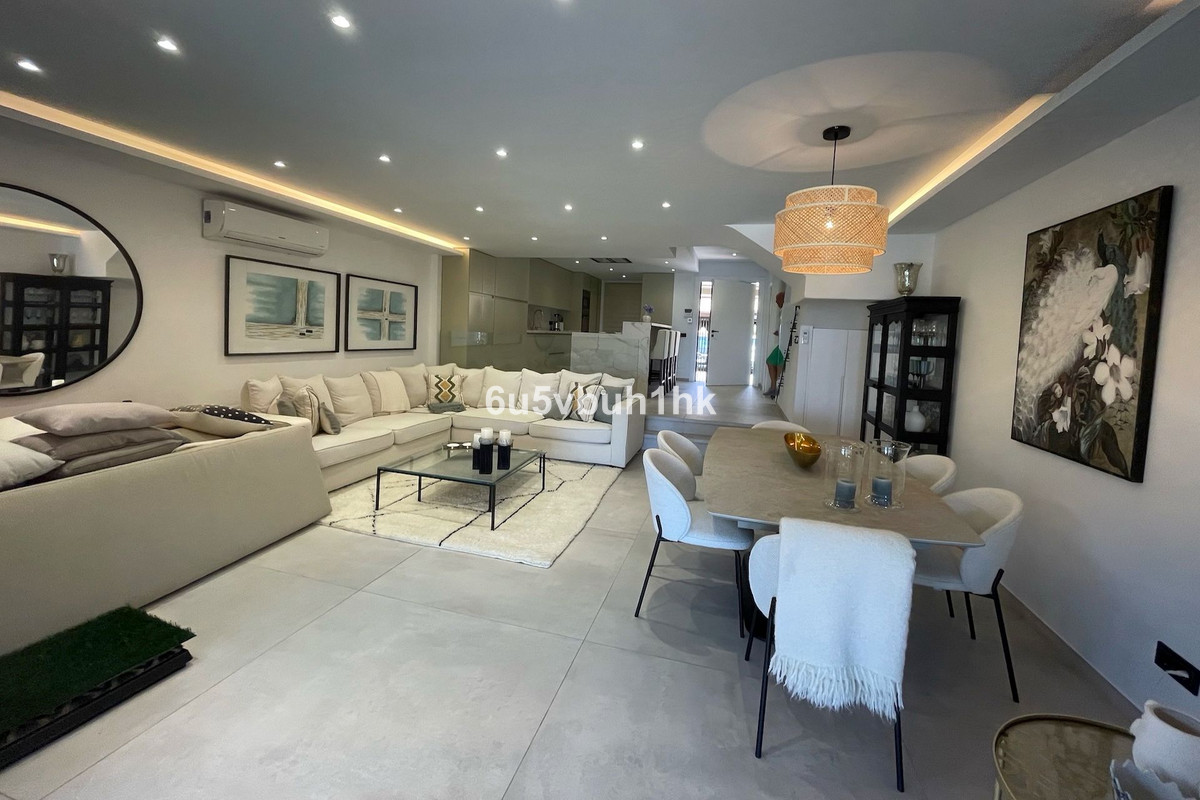 3 Bed Townhouse for sale in Casares Costa Del Sol, Málaga, Spain