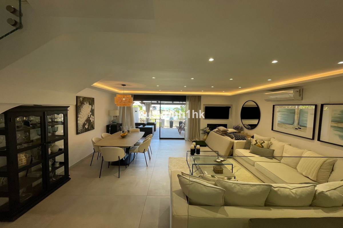 3 Bed Townhouse for sale in Casares Costa Del Sol, Málaga, Spain