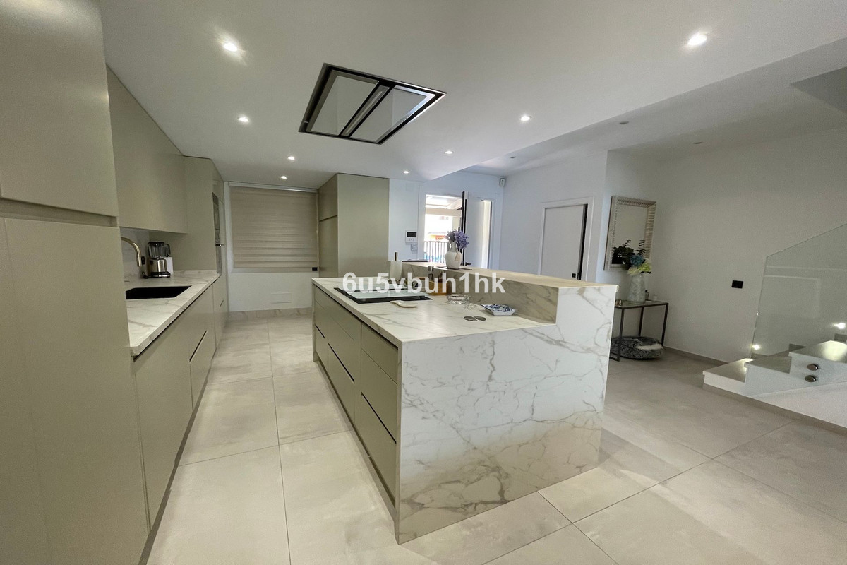 3 Bed Townhouse for sale in Casares Costa Del Sol, Málaga, Spain