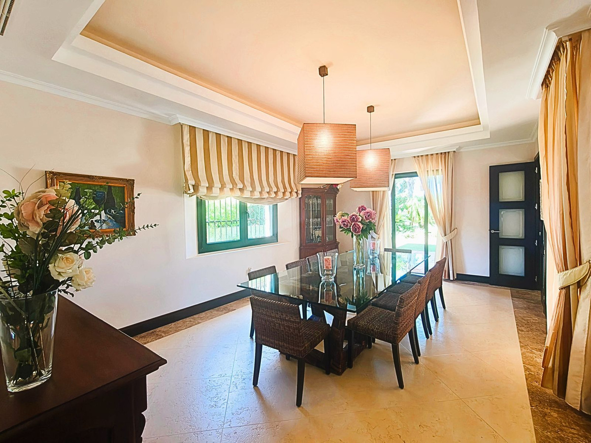 Se vende Villa - Chalet de 7 dormitorios en Costa Del Sol, Cadiz, España
