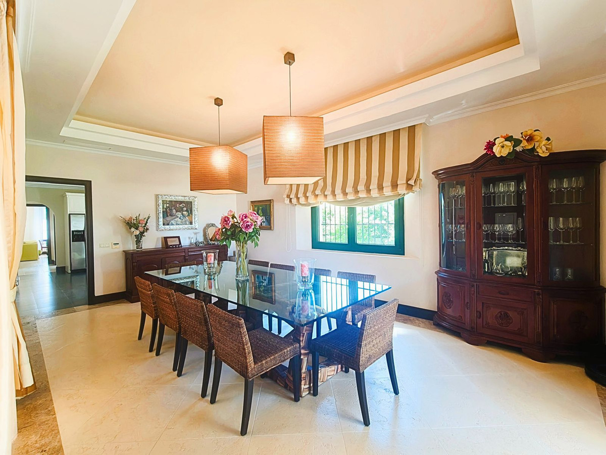 Se vende Villa - Chalet de 7 dormitorios en Costa Del Sol, Cadiz, España
