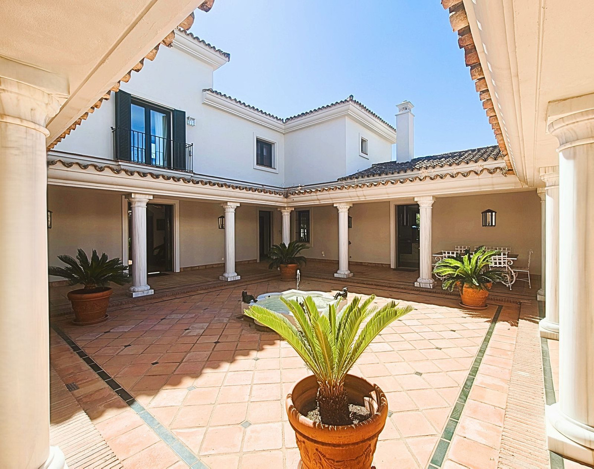 Se vende Villa - Chalet de 7 dormitorios en Costa Del Sol, Cadiz, España