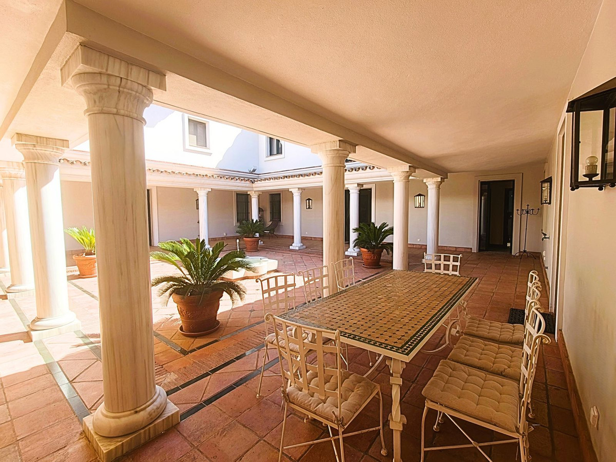 Se vende Villa - Chalet de 7 dormitorios en Costa Del Sol, Cadiz, España