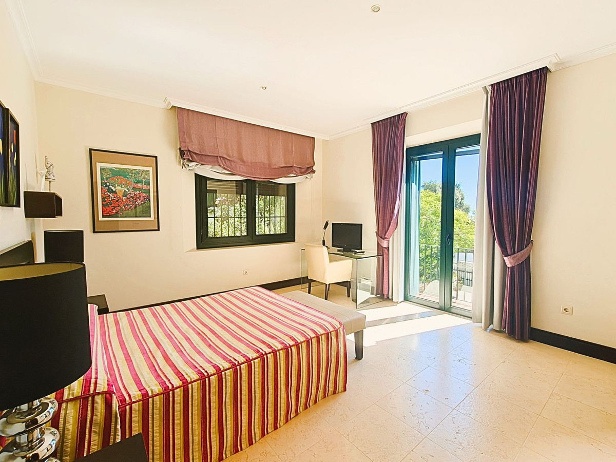 Se vende Villa - Chalet de 7 dormitorios en Costa Del Sol, Cadiz, España