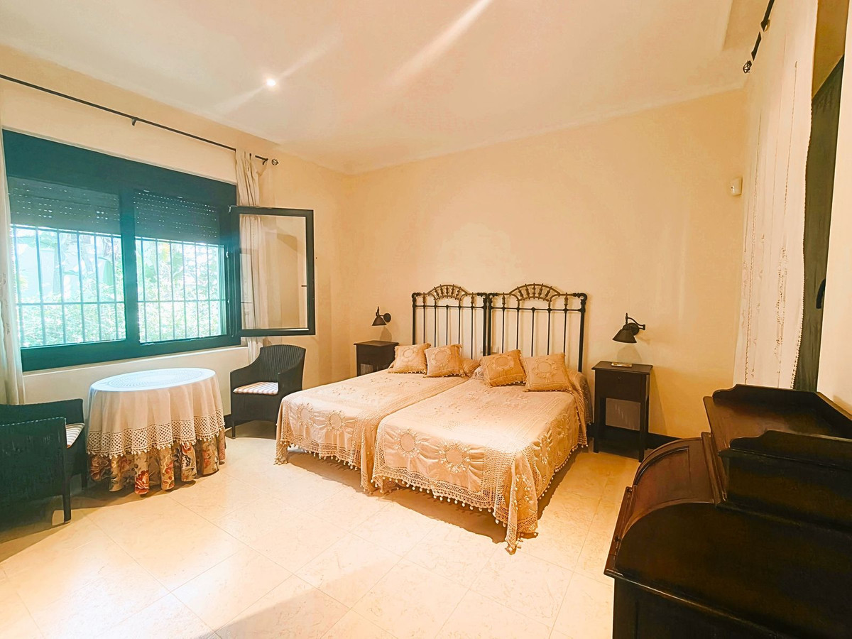 Se vende Villa - Chalet de 7 dormitorios en Costa Del Sol, Cadiz, España