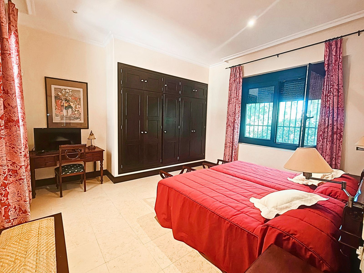 Se vende Villa - Chalet de 7 dormitorios en Costa Del Sol, Cadiz, España