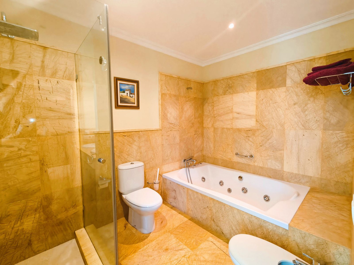 Se vende Villa - Chalet de 7 dormitorios en Costa Del Sol, Cadiz, España