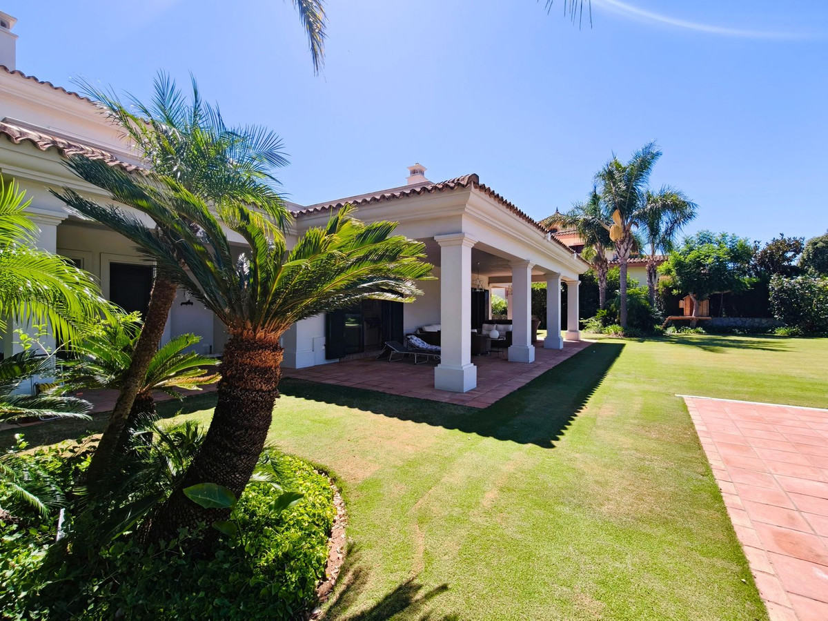 Se vende Villa - Chalet de 7 dormitorios en Costa Del Sol, Cadiz, España