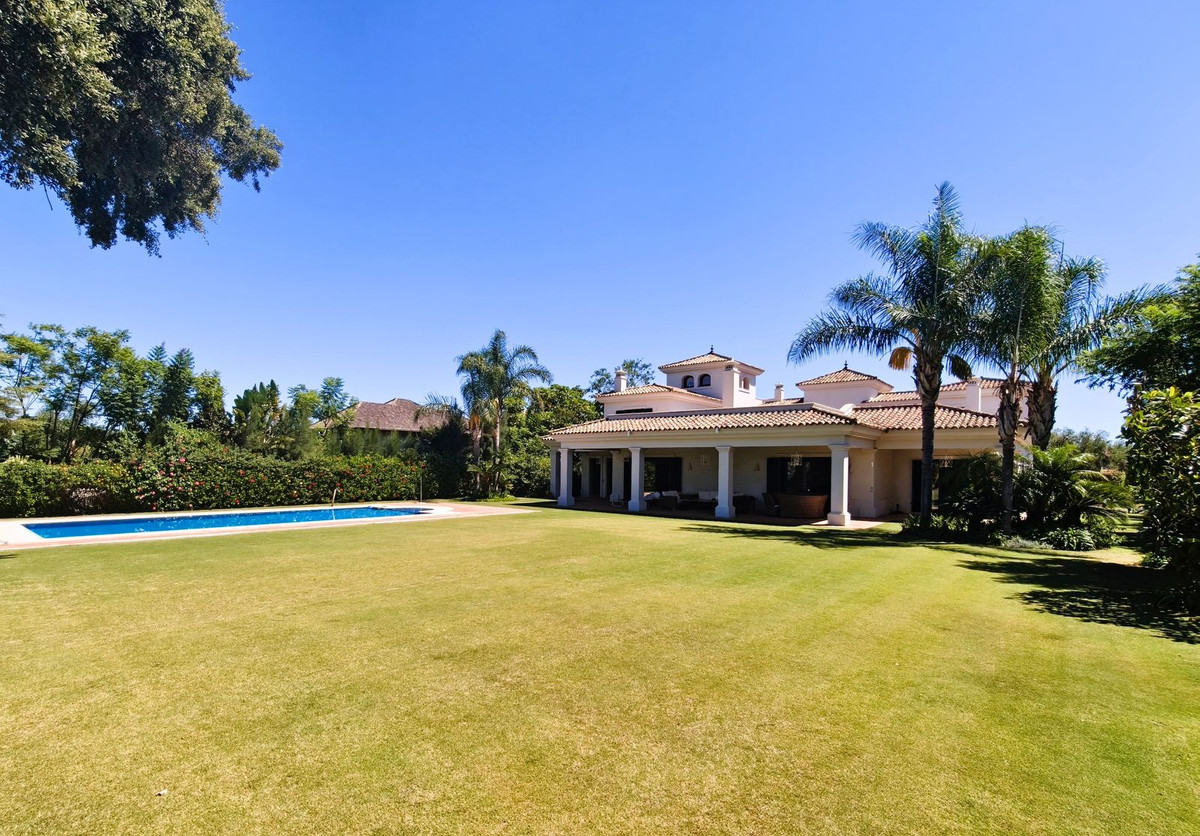 Se vende Villa - Chalet de 7 dormitorios en Costa Del Sol, Cadiz, España