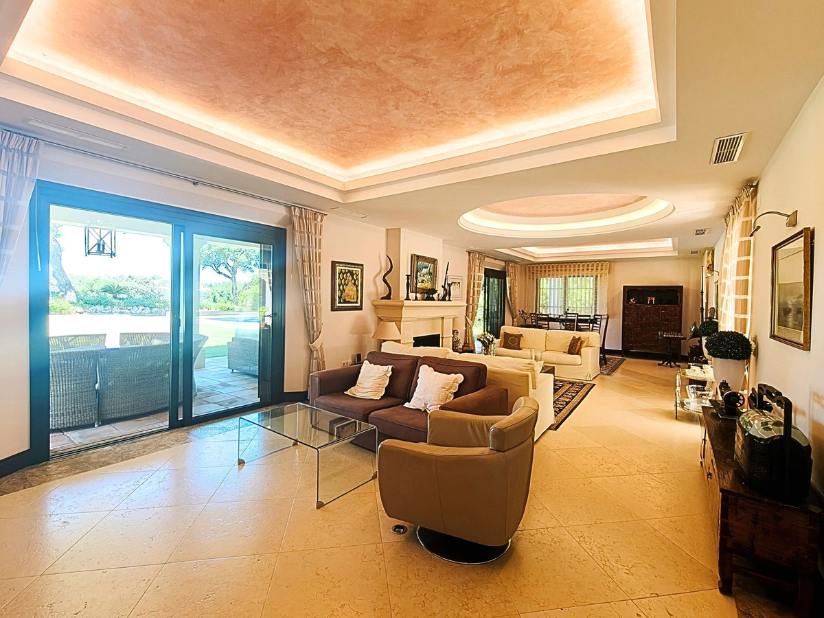 Se vende Villa - Chalet de 7 dormitorios en Costa Del Sol, Cadiz, España