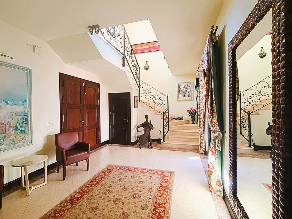 Se vende Villa - Chalet de 7 dormitorios en Costa Del Sol, Cadiz, España
