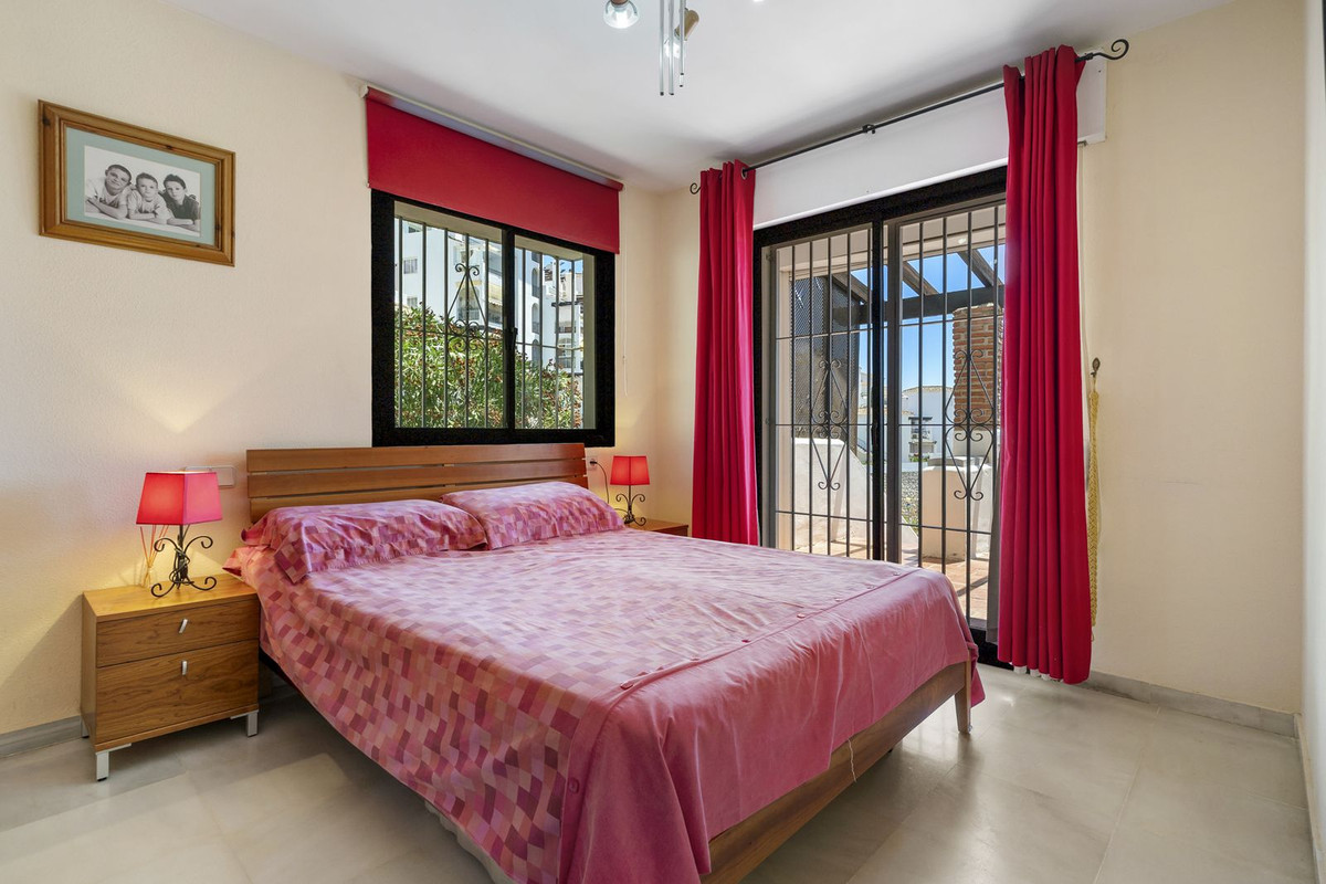 Se vende Pareada de 5 dormitorios en Costa Del Sol, Málaga, España