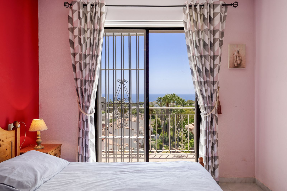 Se vende Pareada de 5 dormitorios en Costa Del Sol, Málaga, España