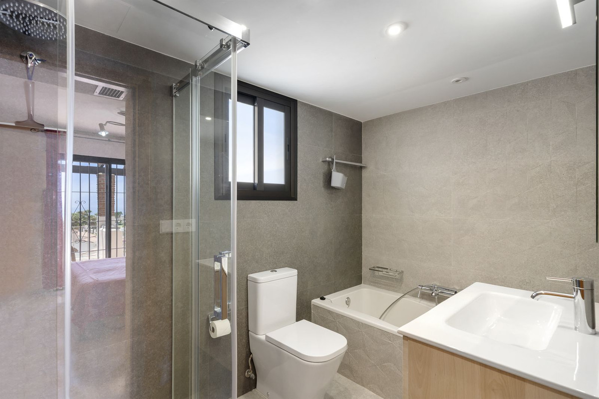 Se vende Pareada de 5 dormitorios en Costa Del Sol, Málaga, España