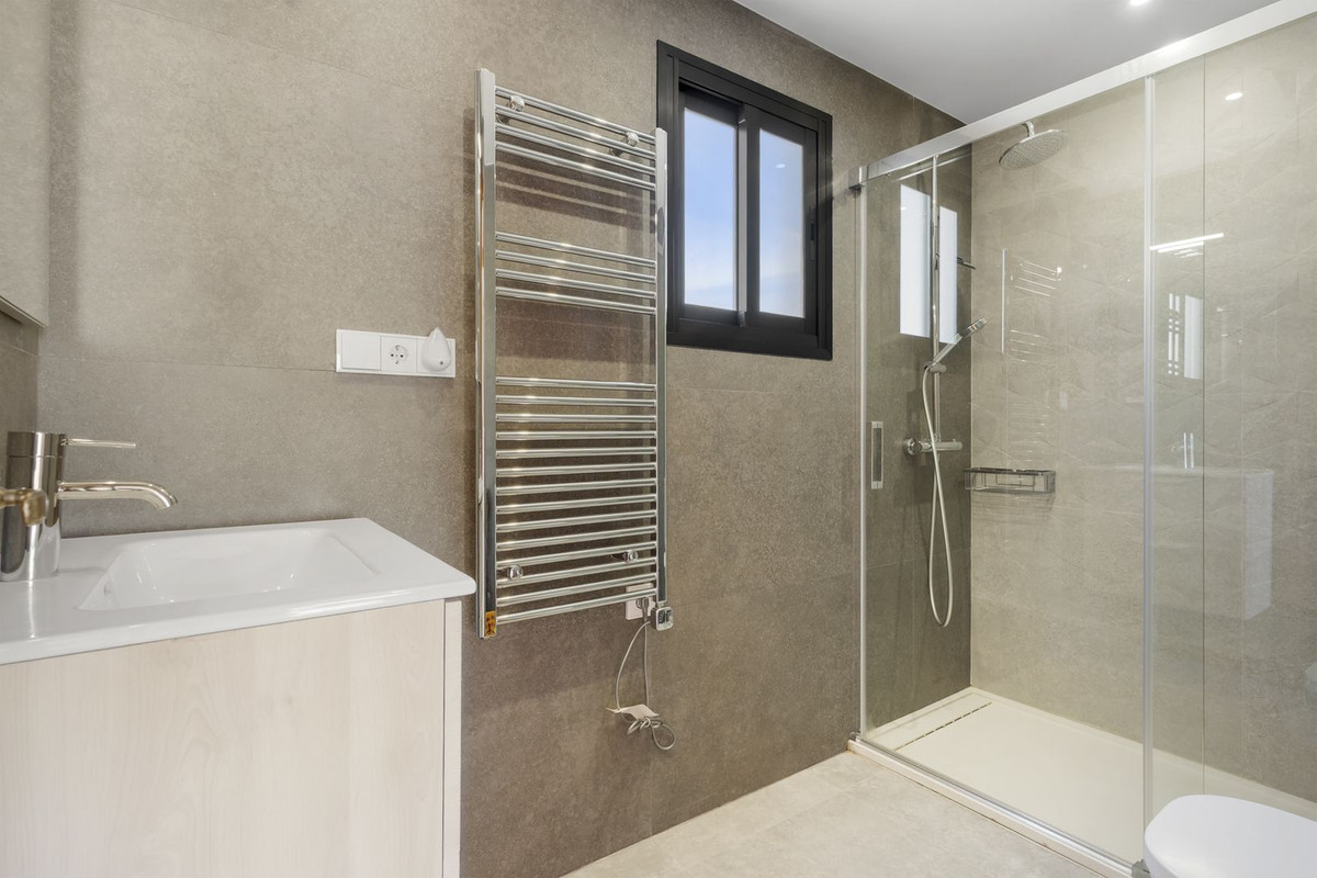 Se vende Pareada de 5 dormitorios en Costa Del Sol, Málaga, España