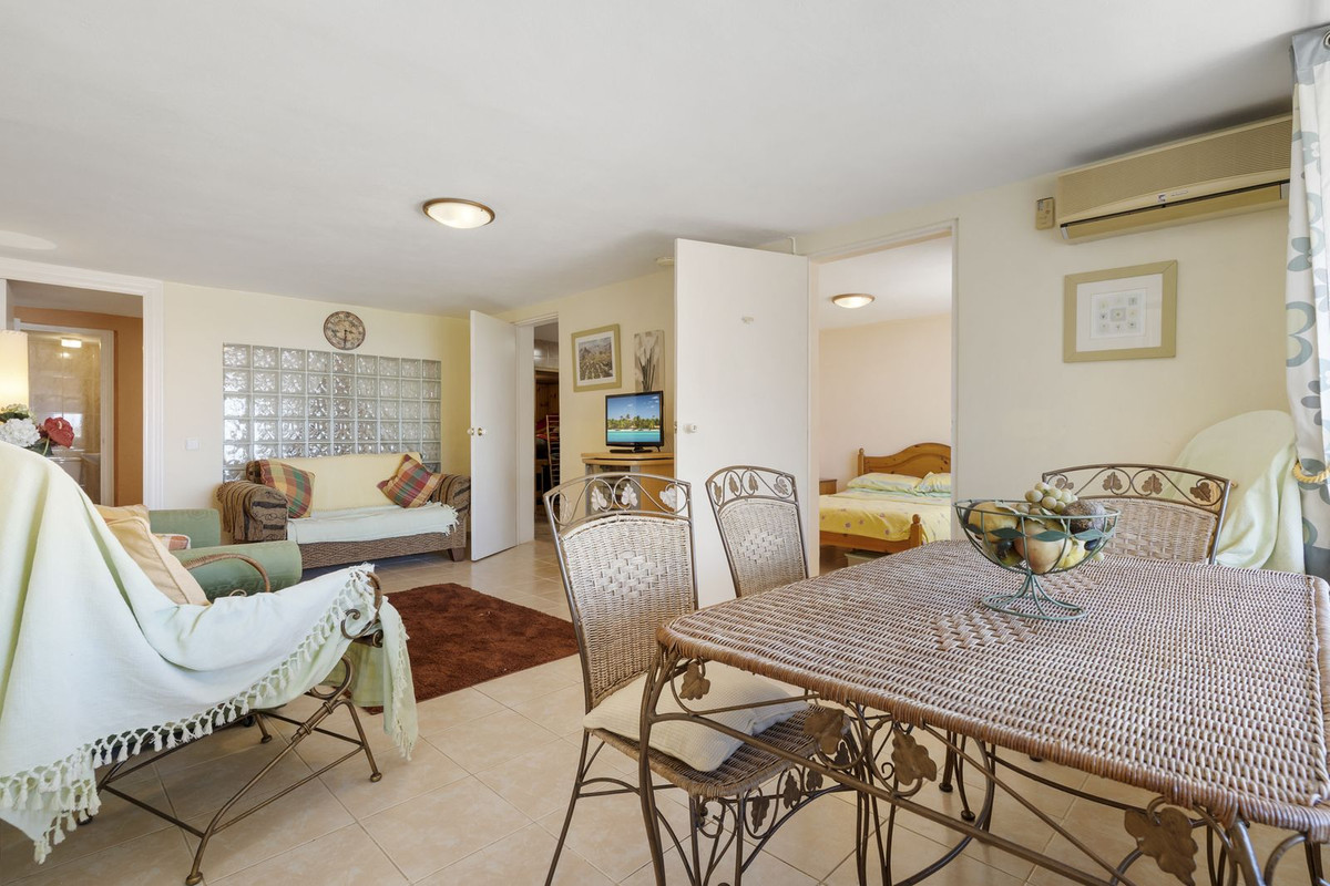 Se vende Pareada de 5 dormitorios en Costa Del Sol, Málaga, España