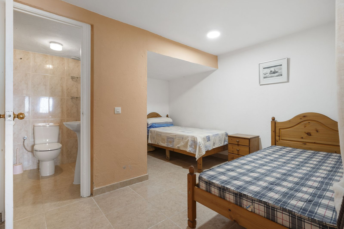 Se vende Pareada de 5 dormitorios en Costa Del Sol, Málaga, España