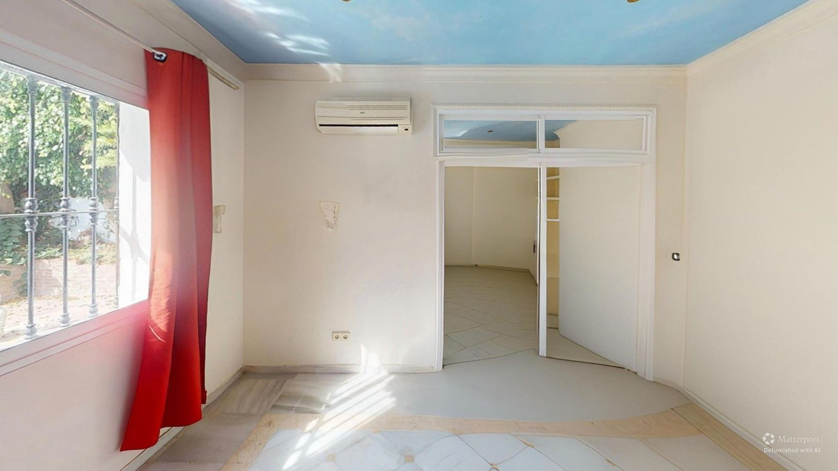 Se vende Villa - Chalet de 4 dormitorios en Costa Del Sol, Málaga, España