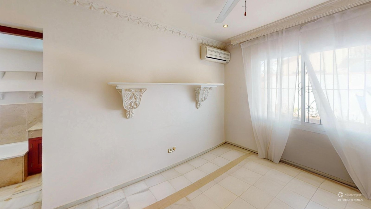 Se vende Villa - Chalet de 4 dormitorios en Costa Del Sol, Málaga, España