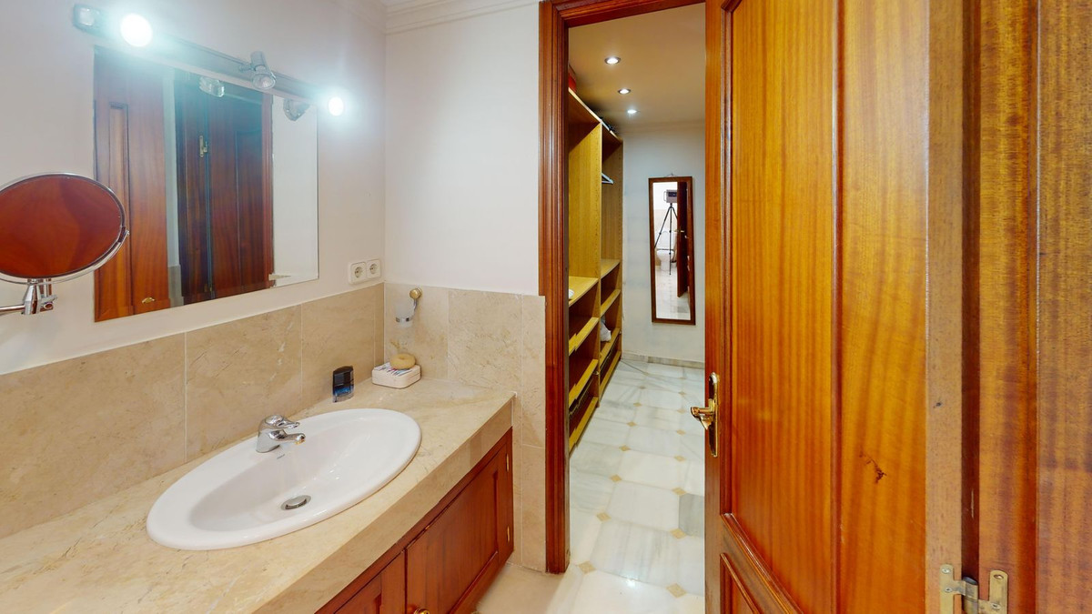 Se vende Villa - Chalet de 4 dormitorios en Costa Del Sol, Málaga, España