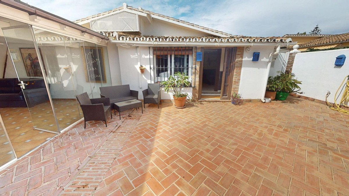 Se vende Villa - Chalet de 4 dormitorios en Costa Del Sol, Málaga, España