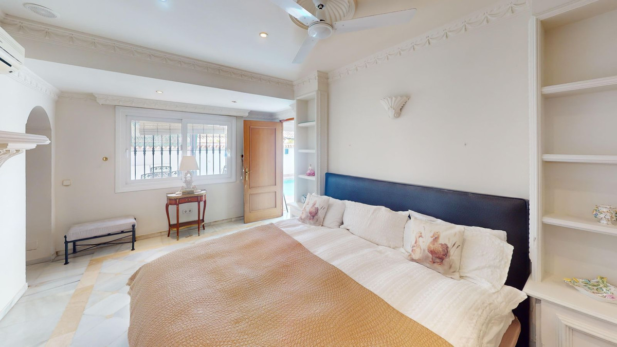 Se vende Villa - Chalet de 4 dormitorios en Costa Del Sol, Málaga, España